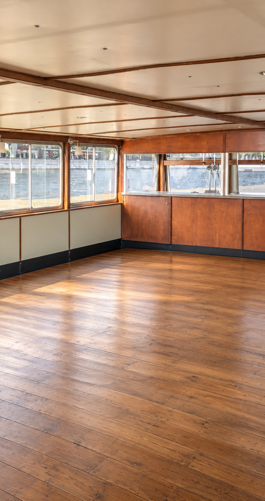 A flexible event space aboard a Thames vessel